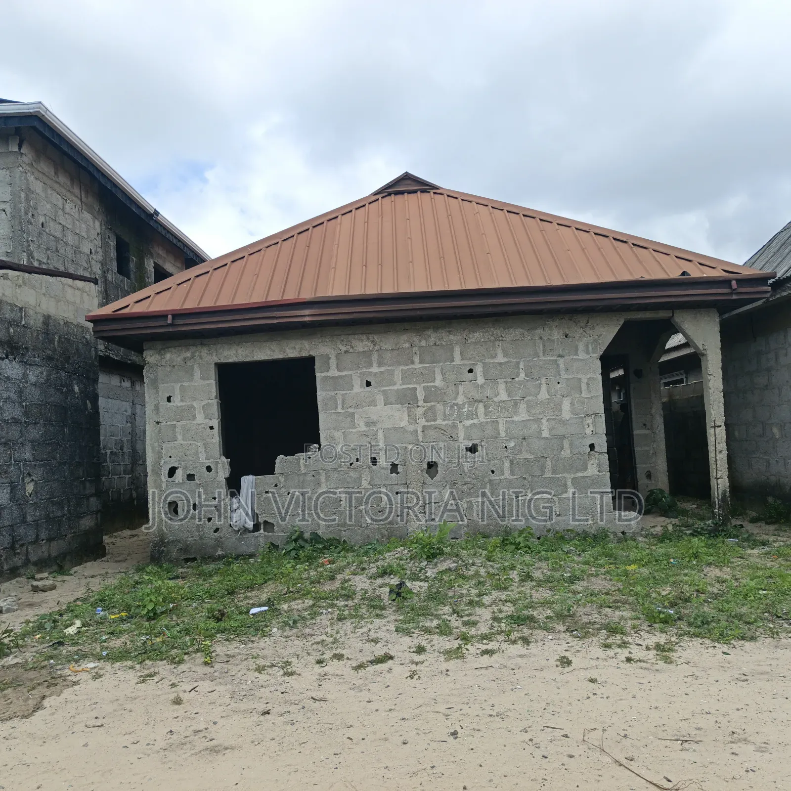 5bdrm Block Of Flats In Iledu, Oko Afo For Sale