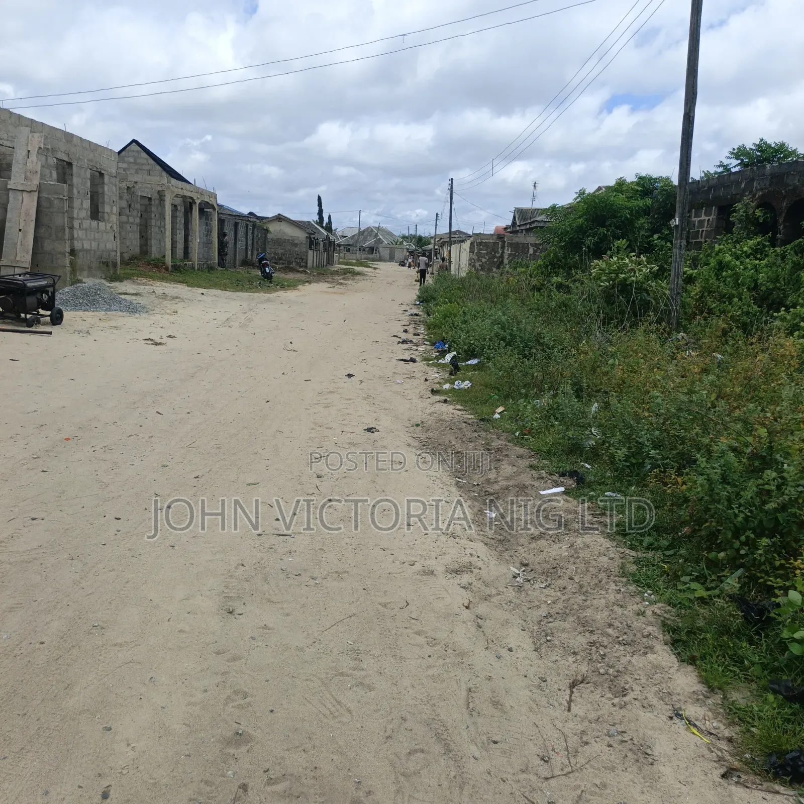 5bdrm Block Of Flats In Iledu, Oko Afo For Sale