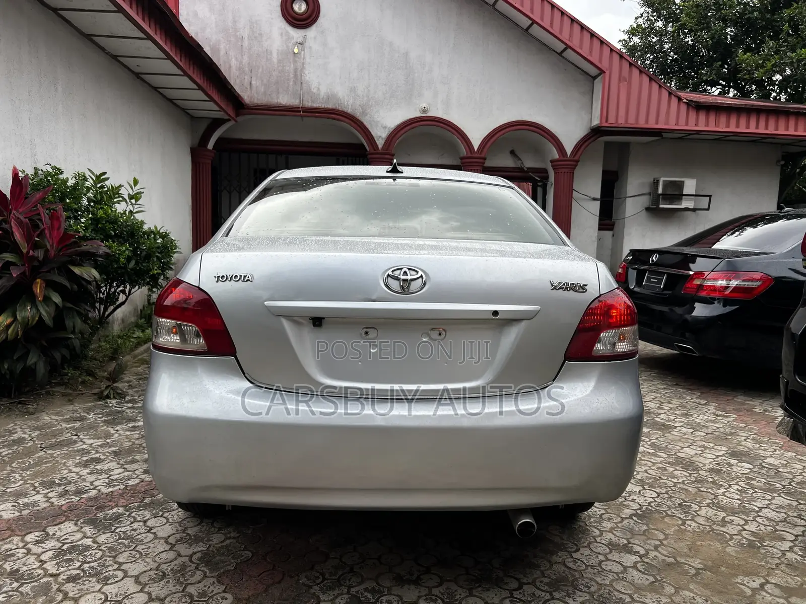 Toyota Yaris Base Sedan 4dr 2010 Silver