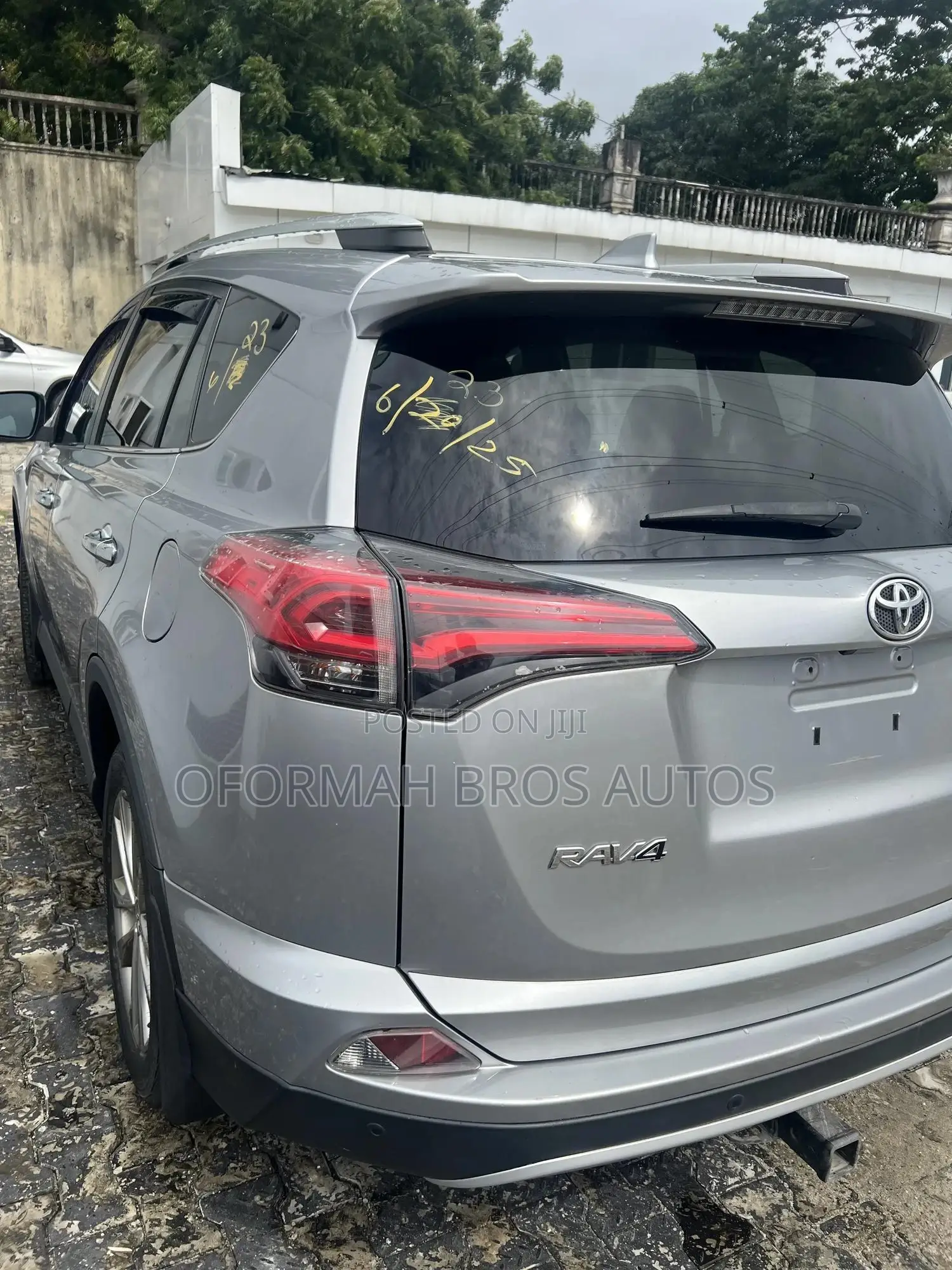 Toyota RAV4 Limited AWD (2.5L 4cyl 6A) 2016 White