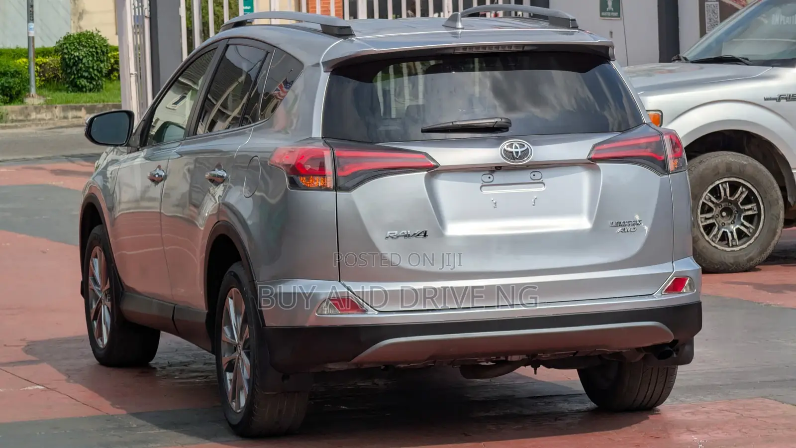Toyota RAV4 Platinum 4dr SUV AWD (2.5L 4cyl 6A) 2018 Silver
