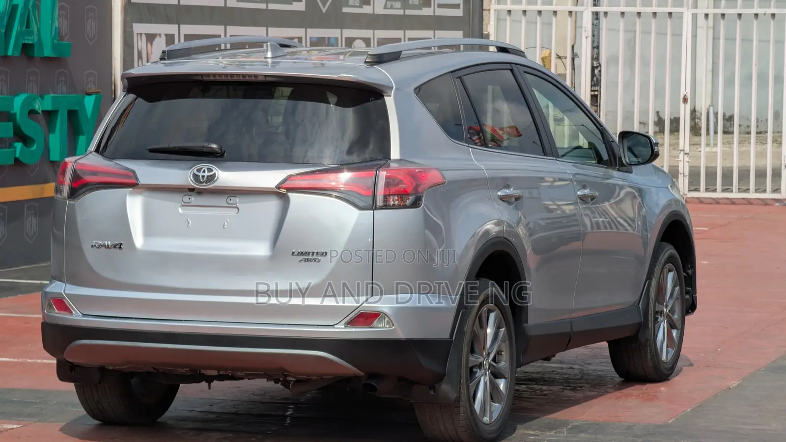 Toyota RAV4 Platinum 4dr SUV AWD (2.5L 4cyl 6A) 2018 Silver