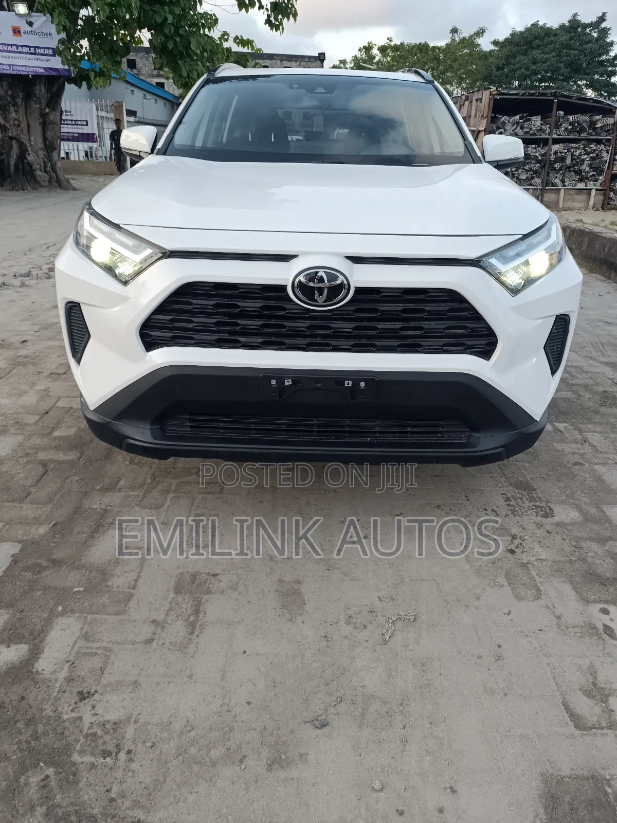 Toyota RAV4 XLE 2022 White