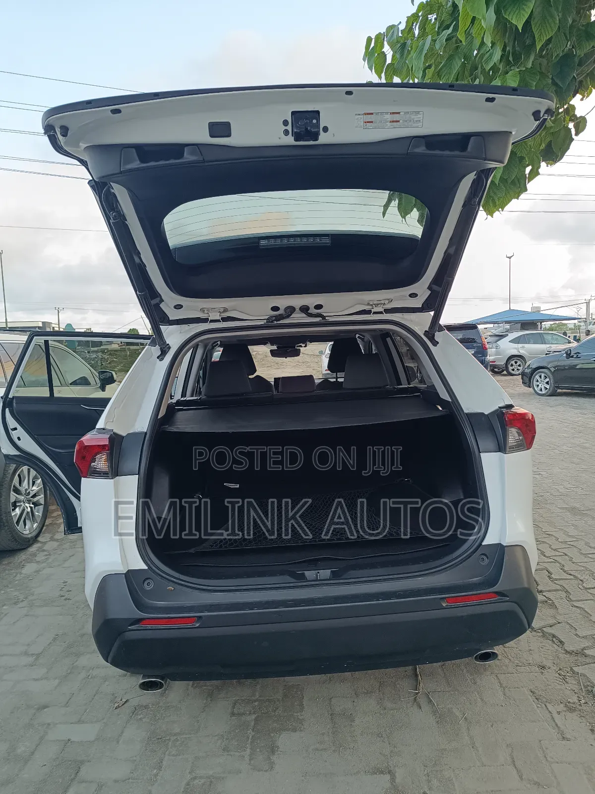 Toyota RAV4 XLE 2022 White
