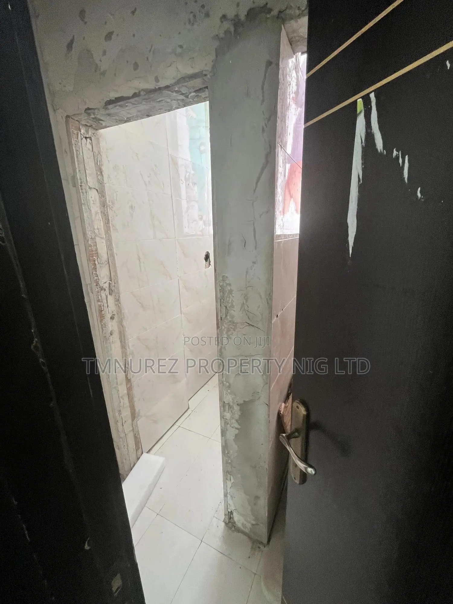 Showroom Shop to Let