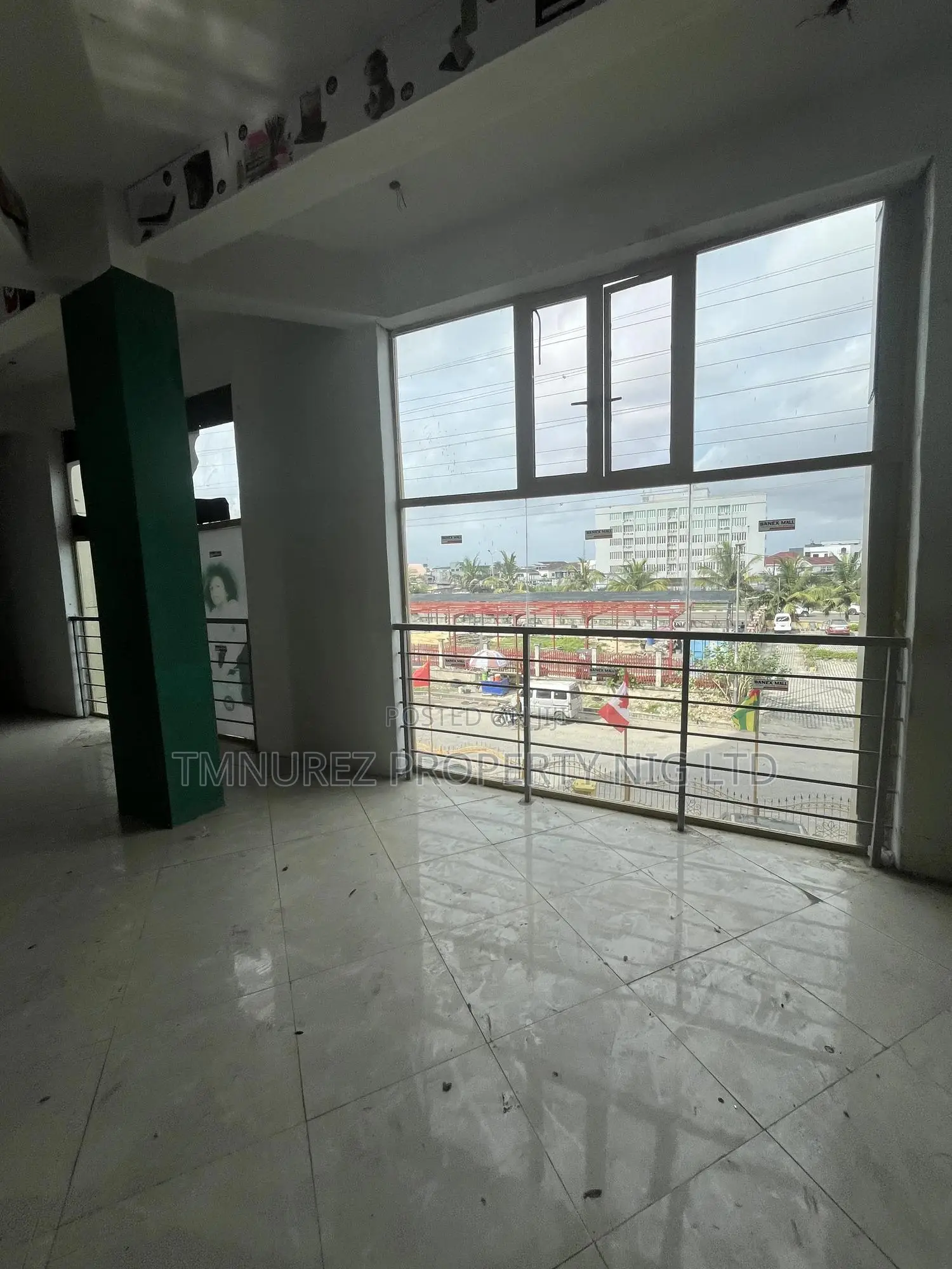 Showroom Shop to Let