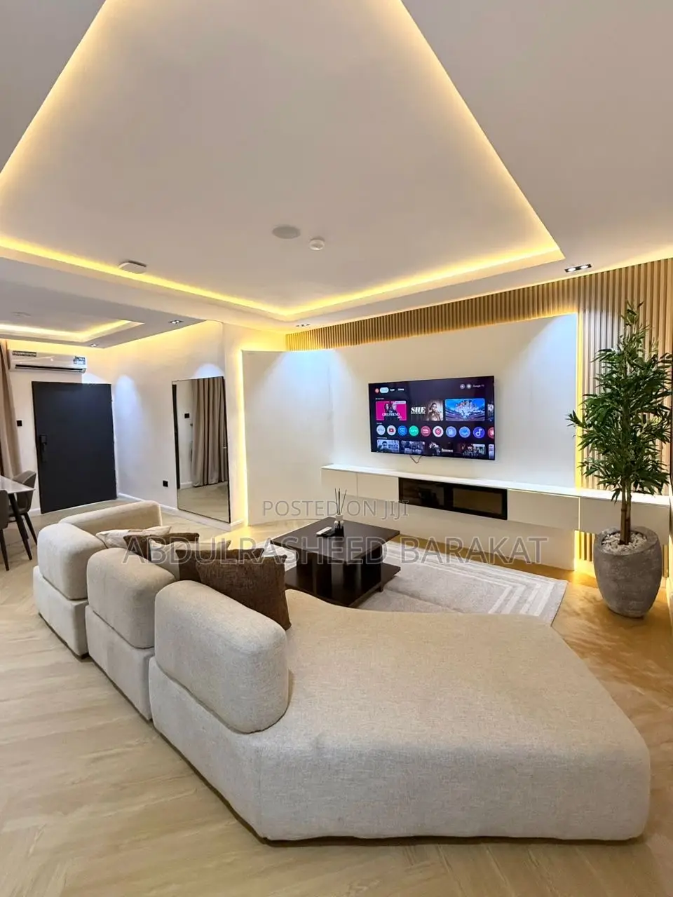 Luxury and Spacious Alexa 2 Bedroom Apartment With Pool