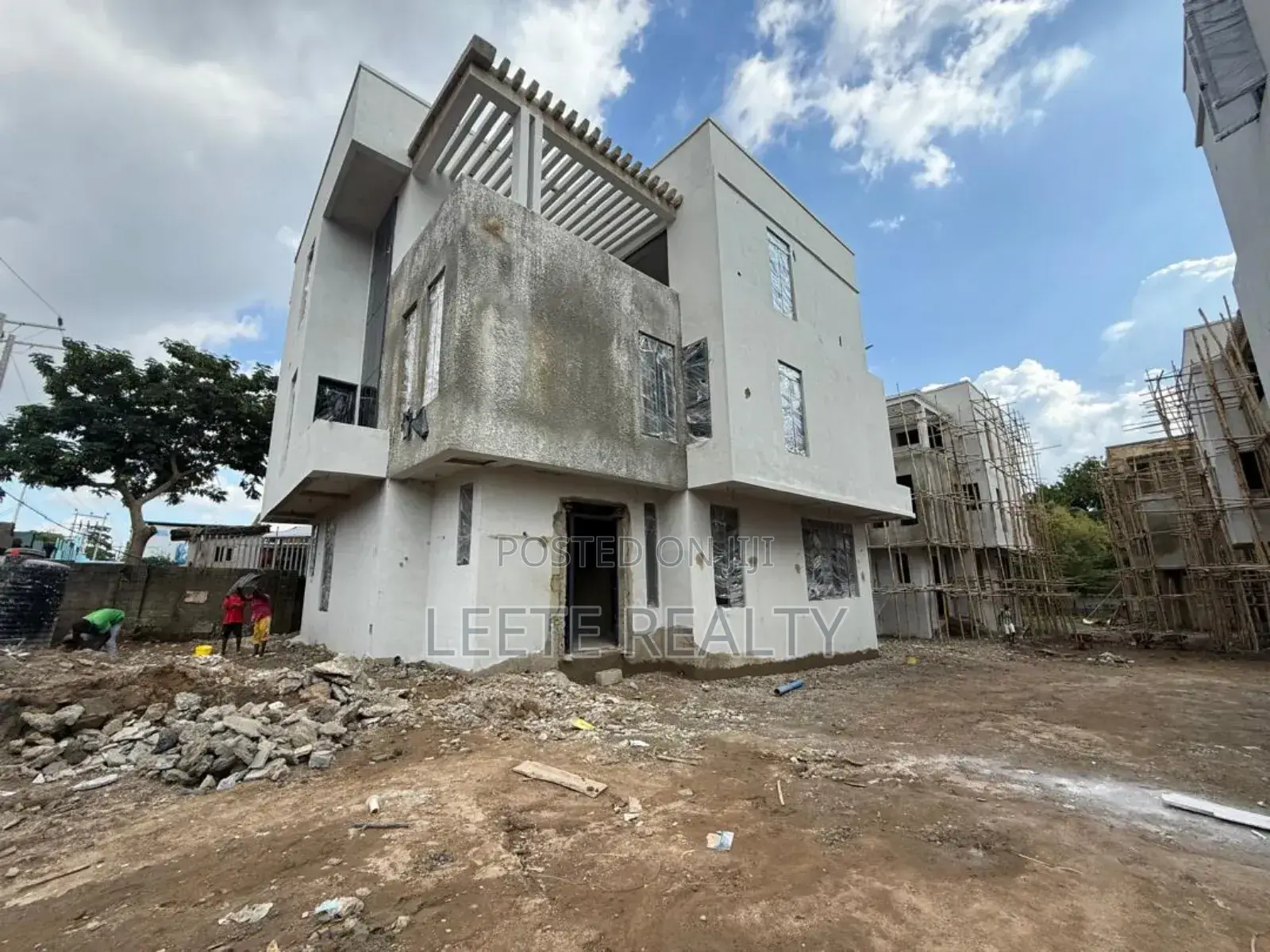 5bdrm Duplex in Life Camp for sale