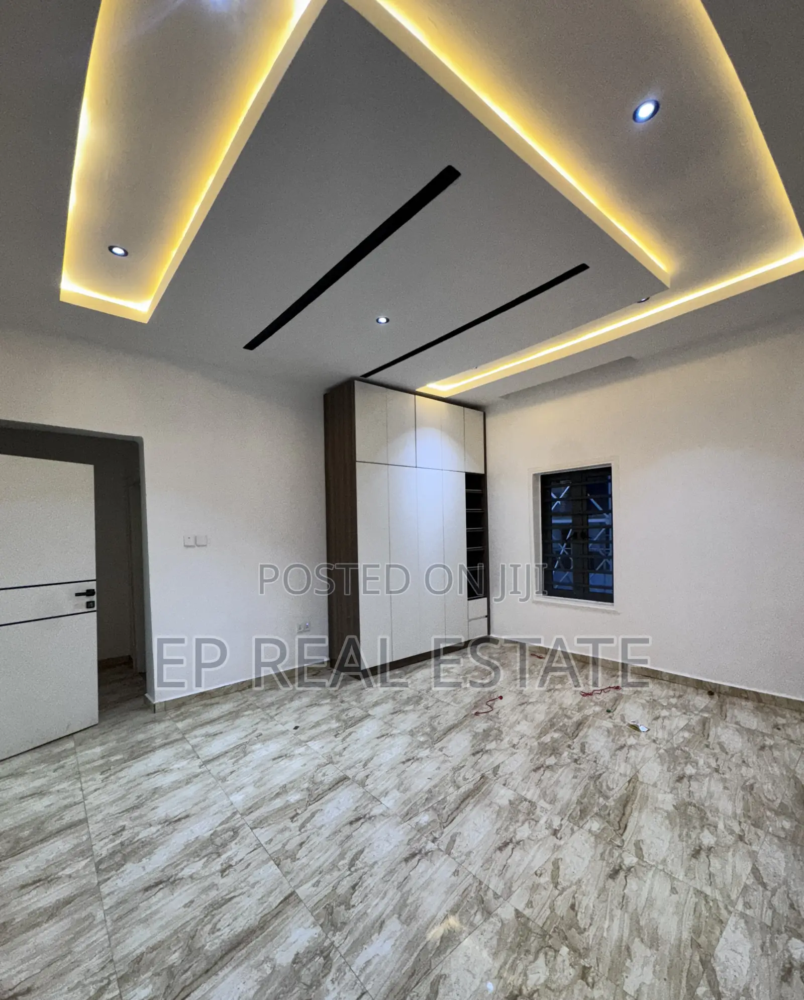5bdrm Duplex in Sunnyvale Estate, Dakwo District for sale