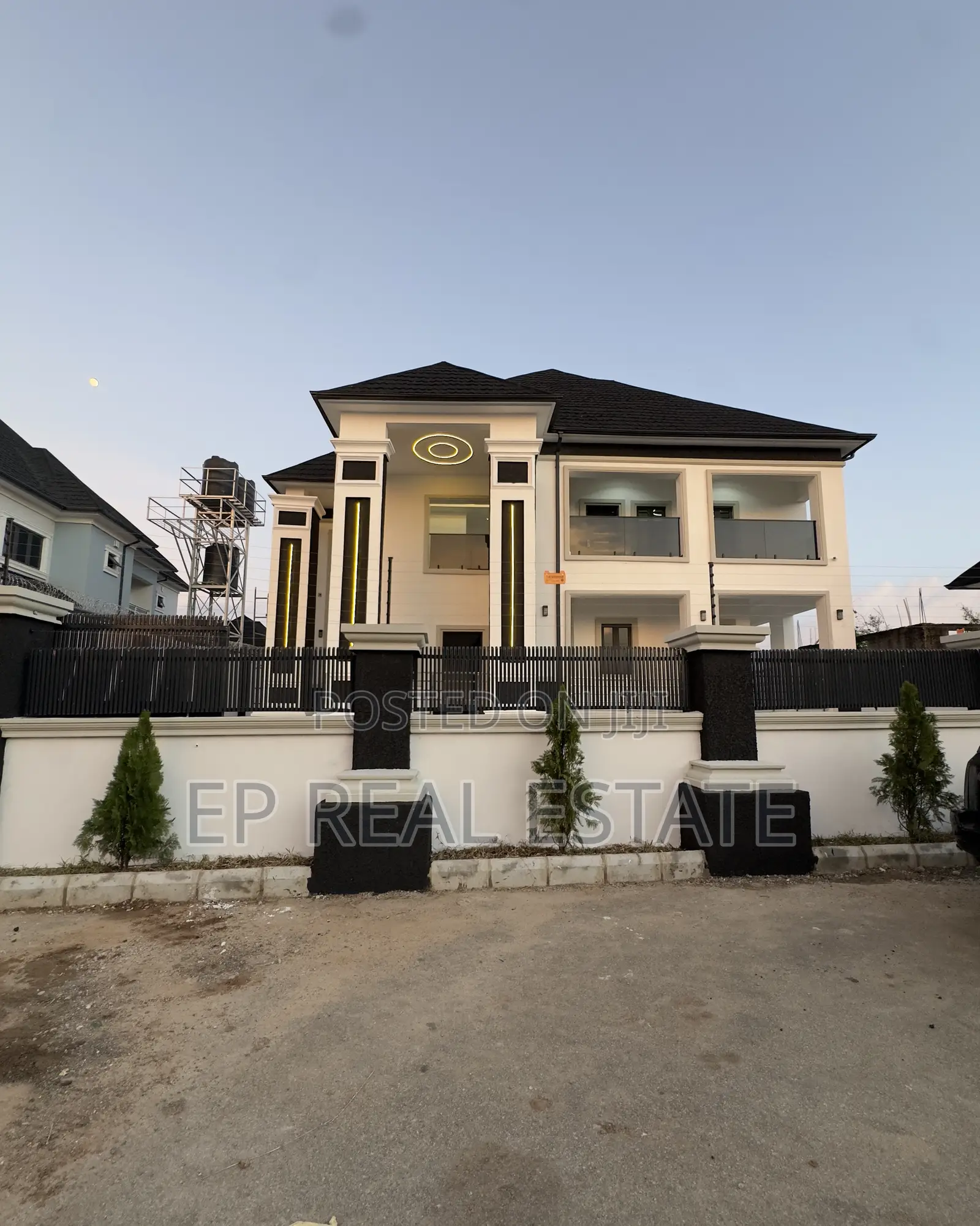 5bdrm Duplex in Sunnyvale Estate, Dakwo District for sale