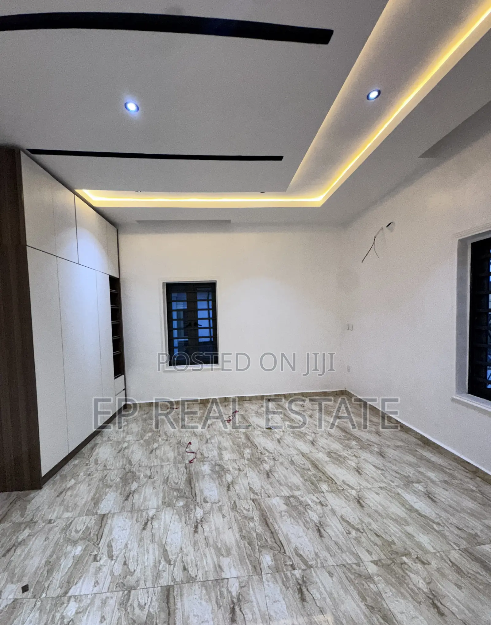 5bdrm Duplex in Sunnyvale Estate, Dakwo District for sale