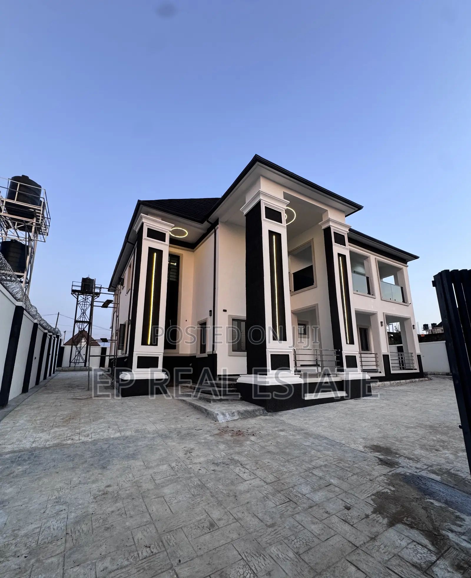 5bdrm Duplex in Sunnyvale Estate, Dakwo District for sale