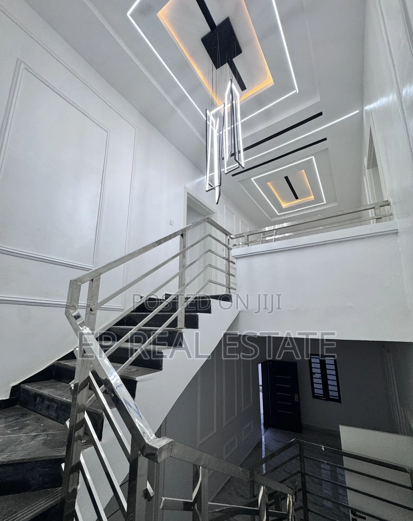 5bdrm Duplex in Sunnyvale Estate, Dakwo District for sale