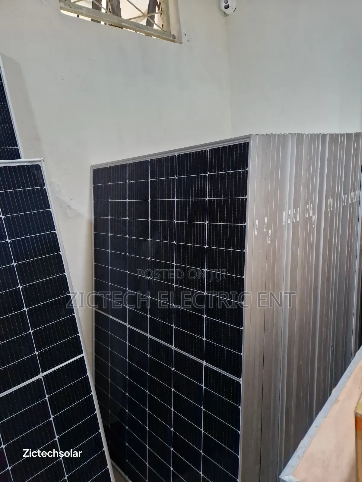 4kva Inverter With 4 220ah With 8 410w Solar Panels