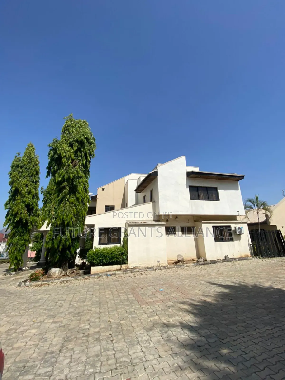 3bdrm Townhouse/Terrace in Asokoro Main for sale
