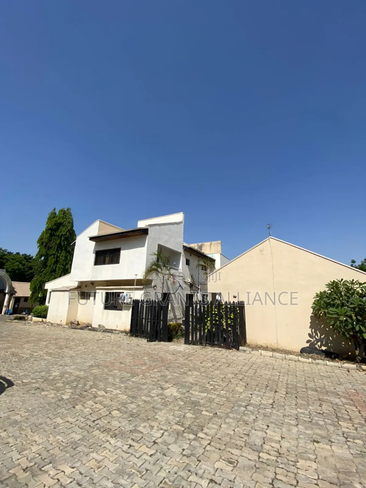 3bdrm Townhouse/Terrace in Asokoro Main for sale