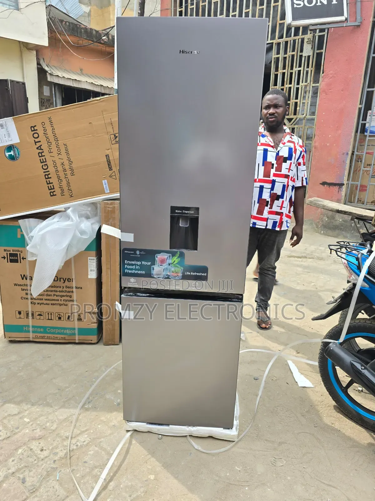 A Brand New Hisense Refrigerator With Water Dispenser 264l Rd-35dcb