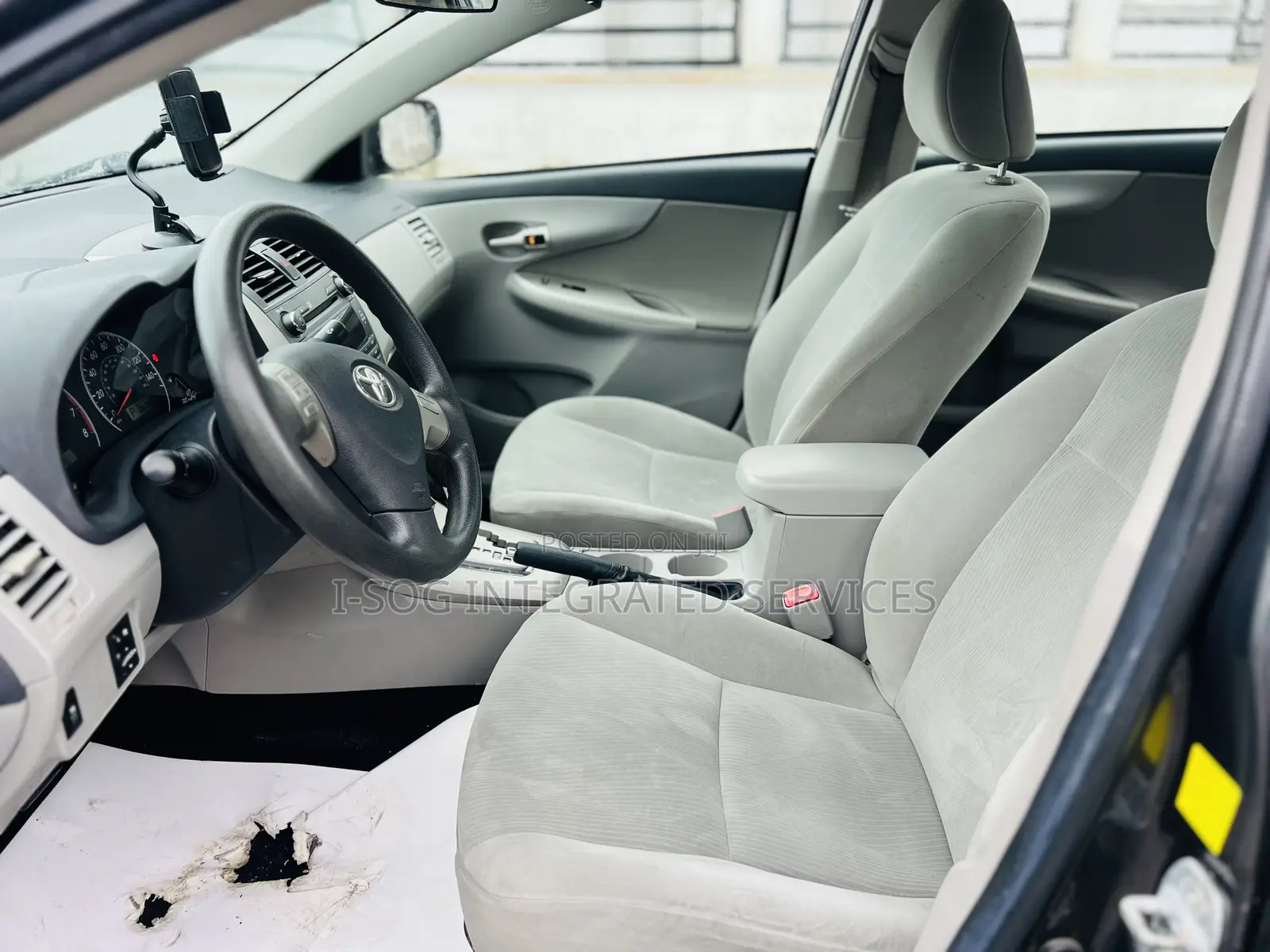 Toyota Corolla LE 4dr Sedan (1.8L 4cyl 4A) 2011 Gray