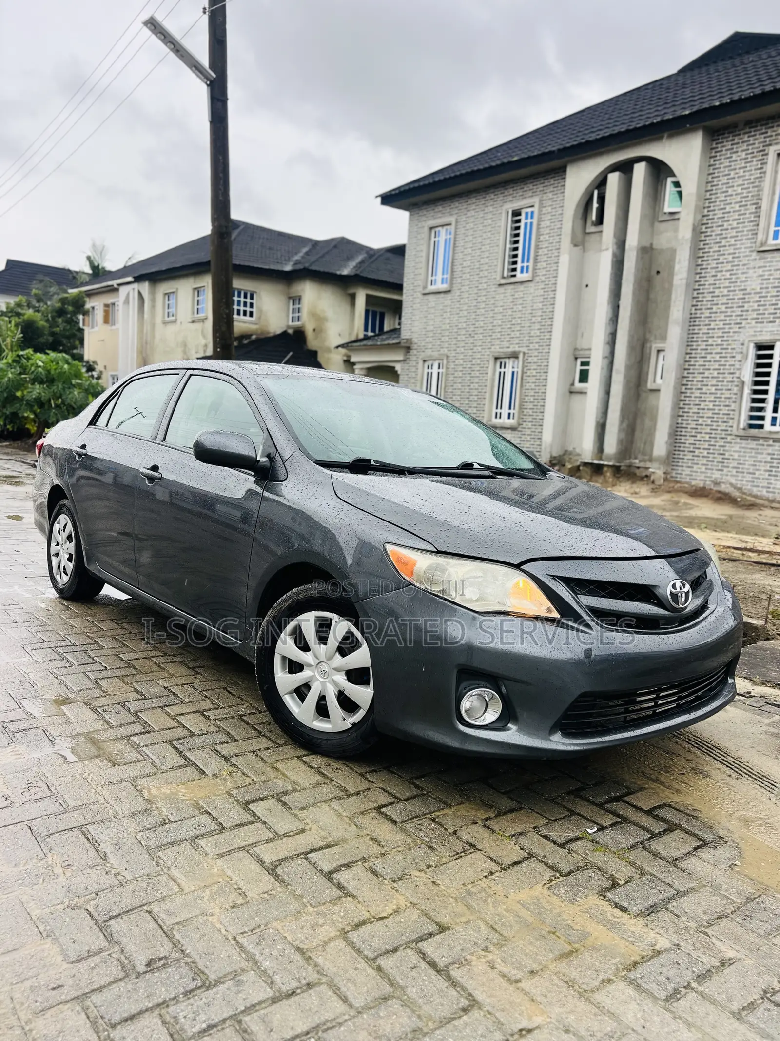 Toyota Corolla LE 4dr Sedan (1.8L 4cyl 4A) 2011 Gray