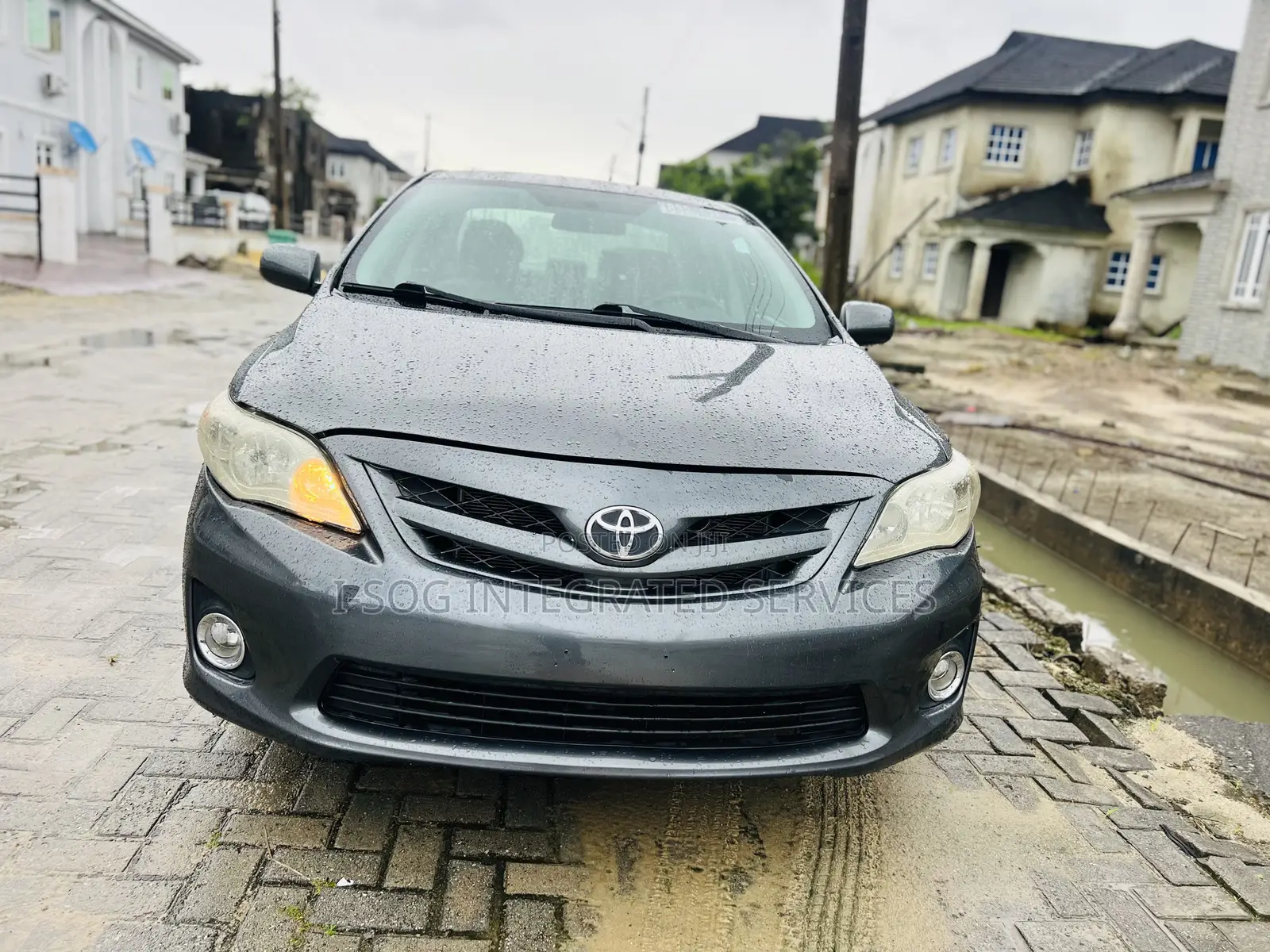 Toyota Corolla LE 4dr Sedan (1.8L 4cyl 4A) 2011 Gray