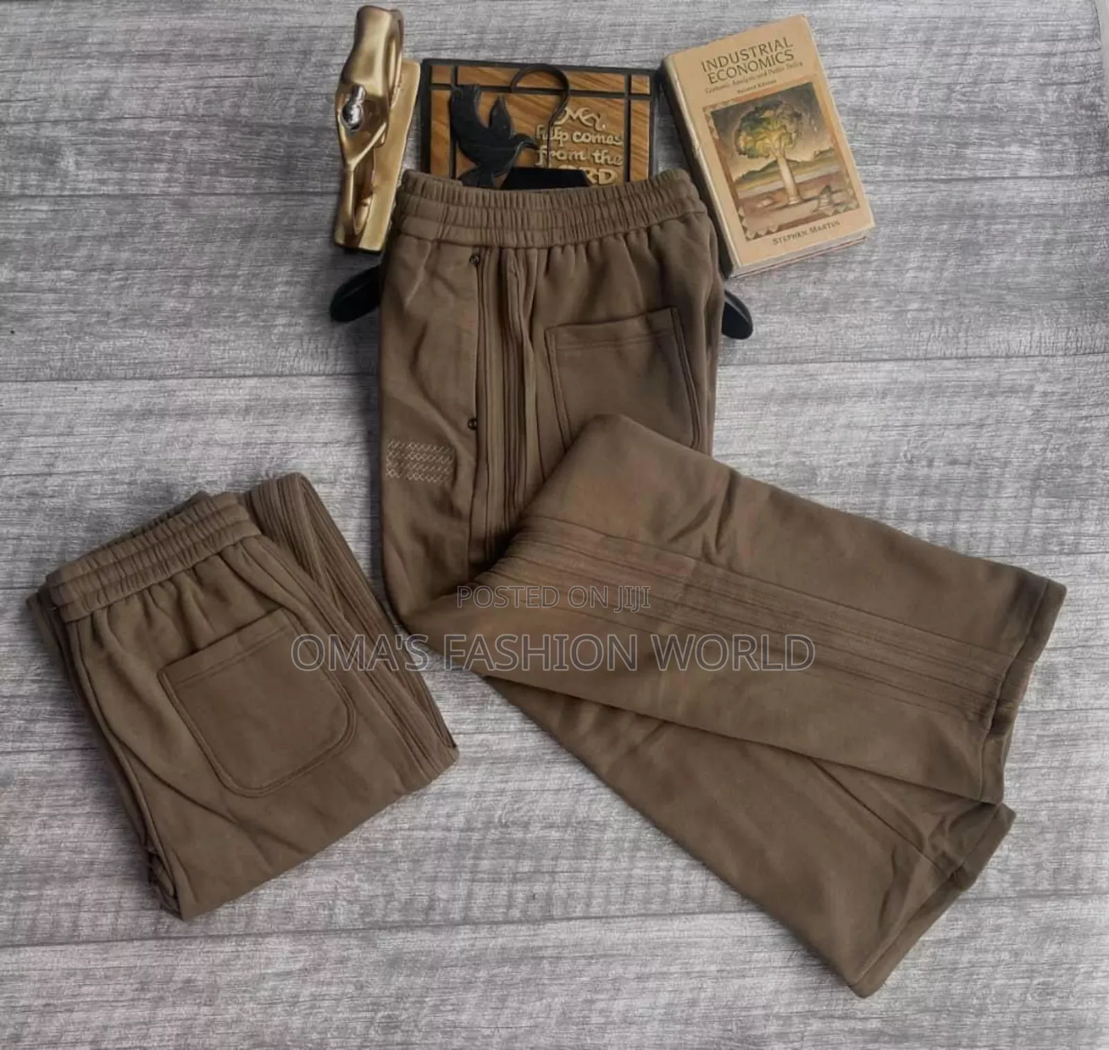 Joggers
Carrot Mouth. Now Available as Seen in Store