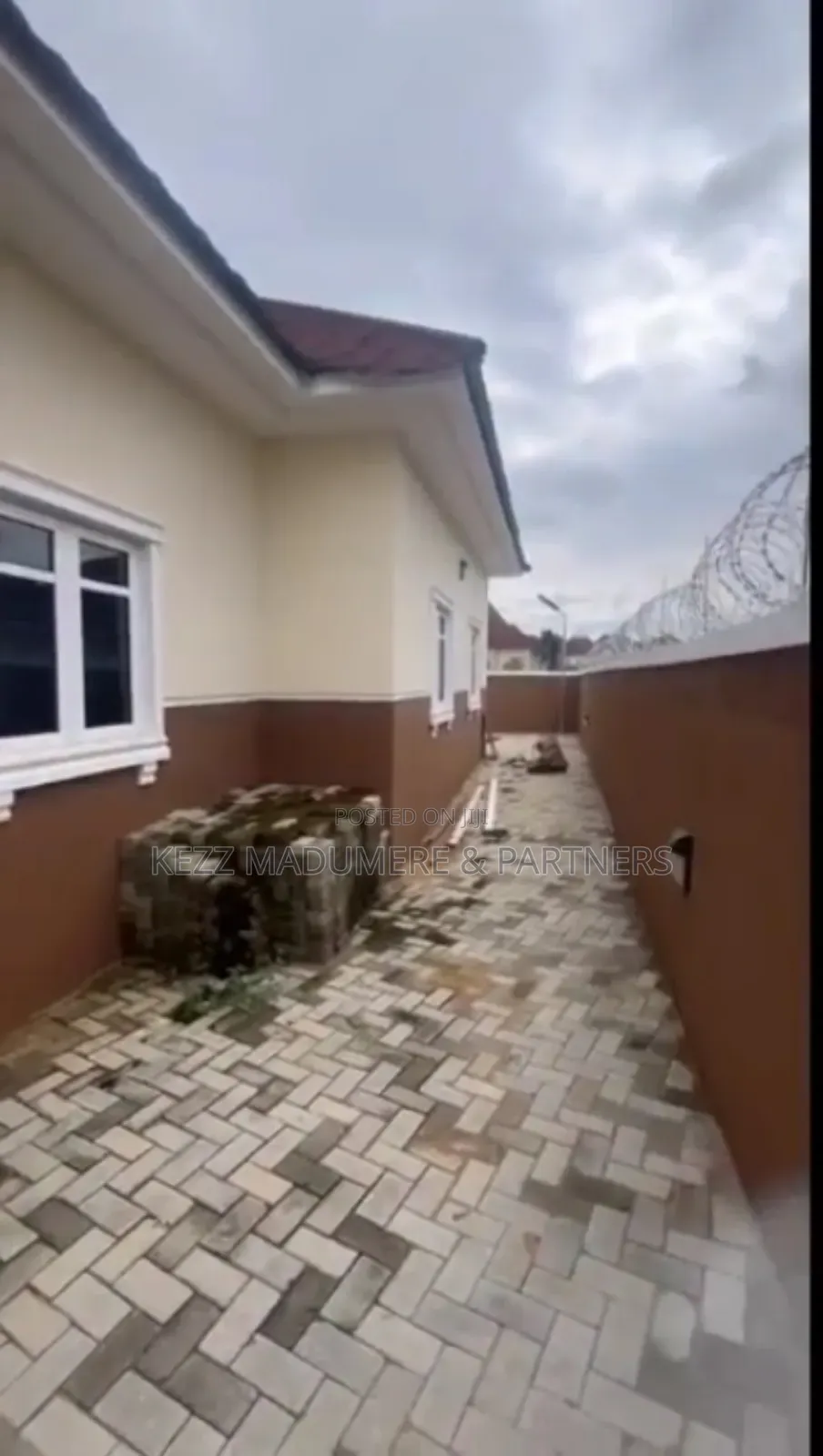 3bdrm Bungalow in Almond Garden Est. for sale