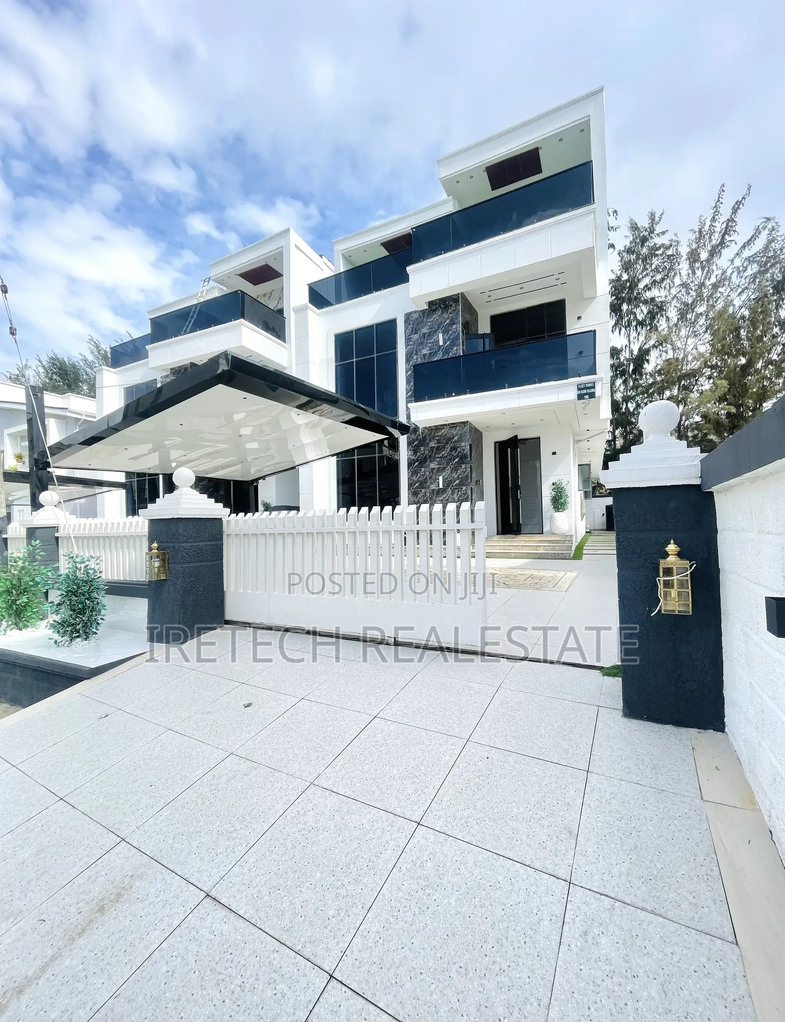 5bdrm Duplex in Megamound Estate for sale