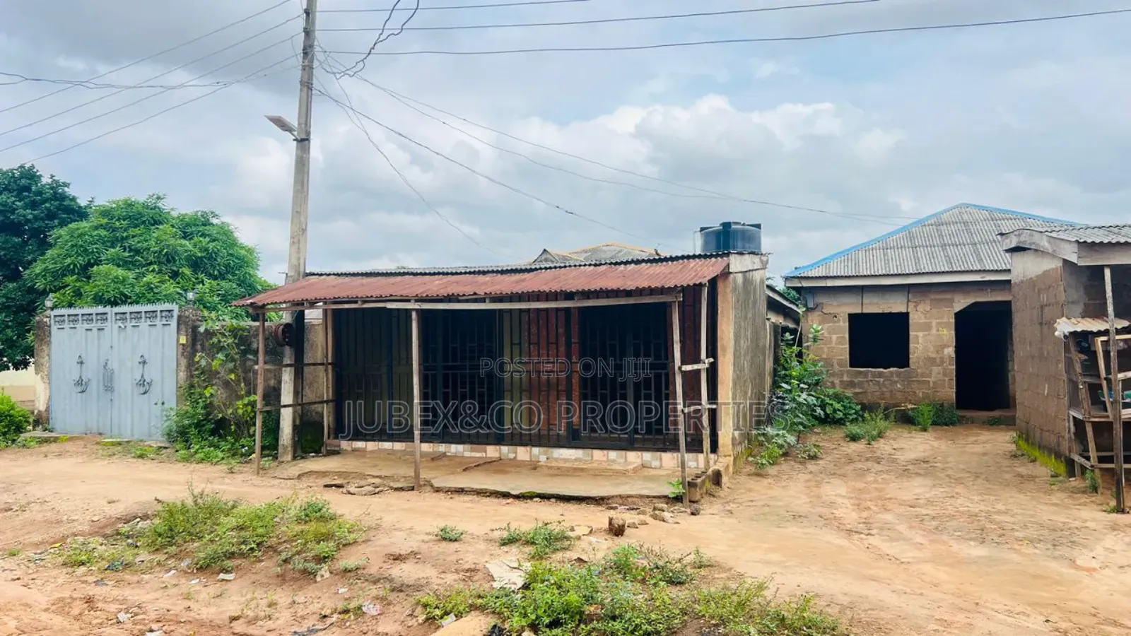 3bdrm Block of Flats in Custom Bus Stop Giwa, Ifo for sale