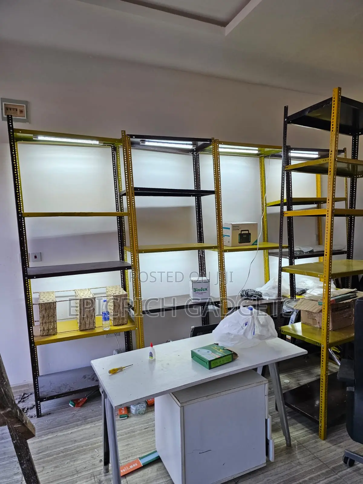 Customizable Metal Racks Shelves for Supermarket/Stores/Pharmacy