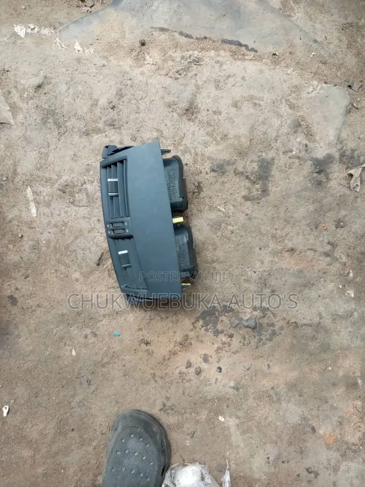Dashboard Vent Rav4 2012
