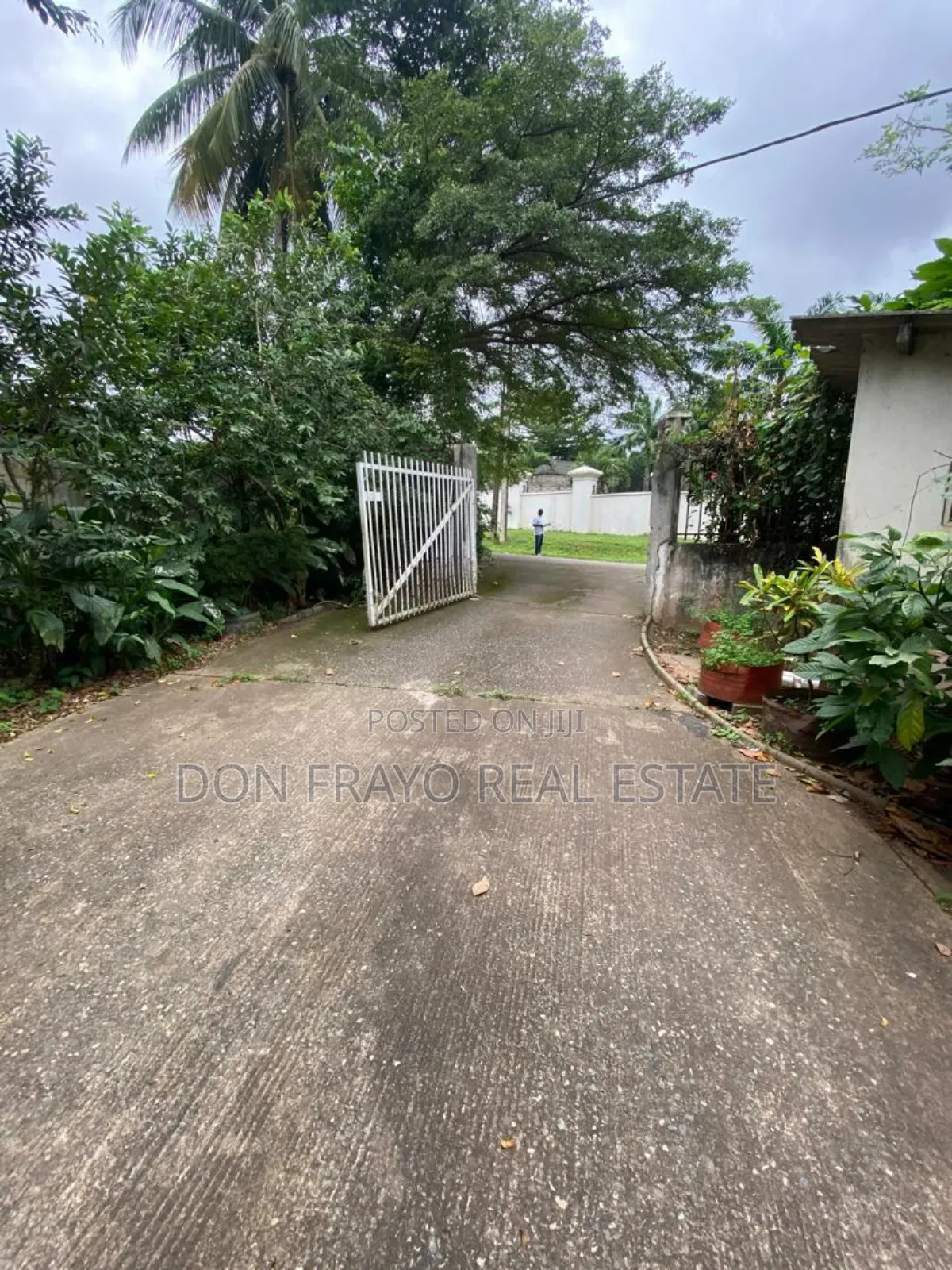 1580 Sqm Land + Structure In Kobiowu Crescent Iyaganku Gra Ibadan