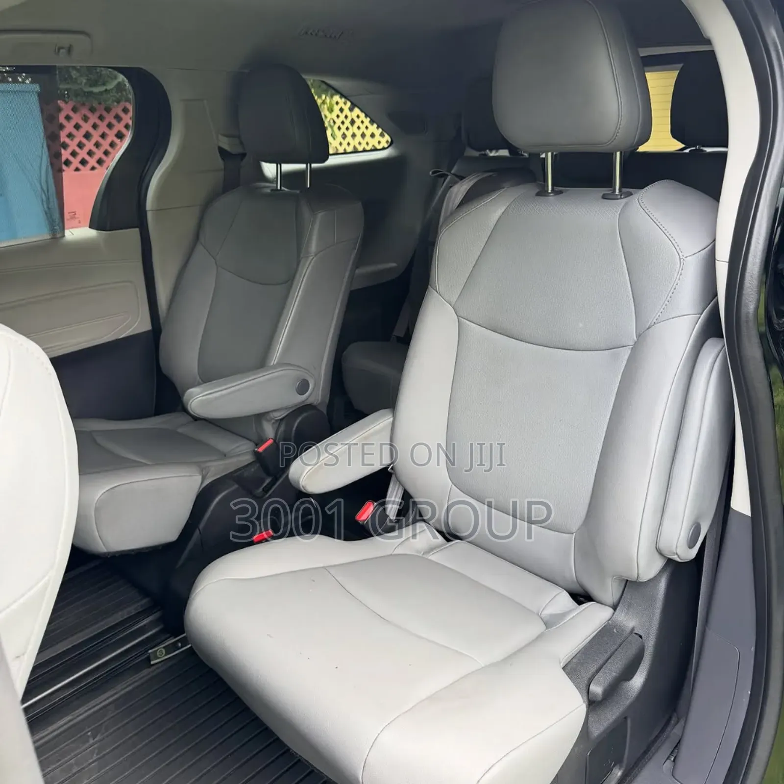 Toyota Sienna XLE 2022 Black