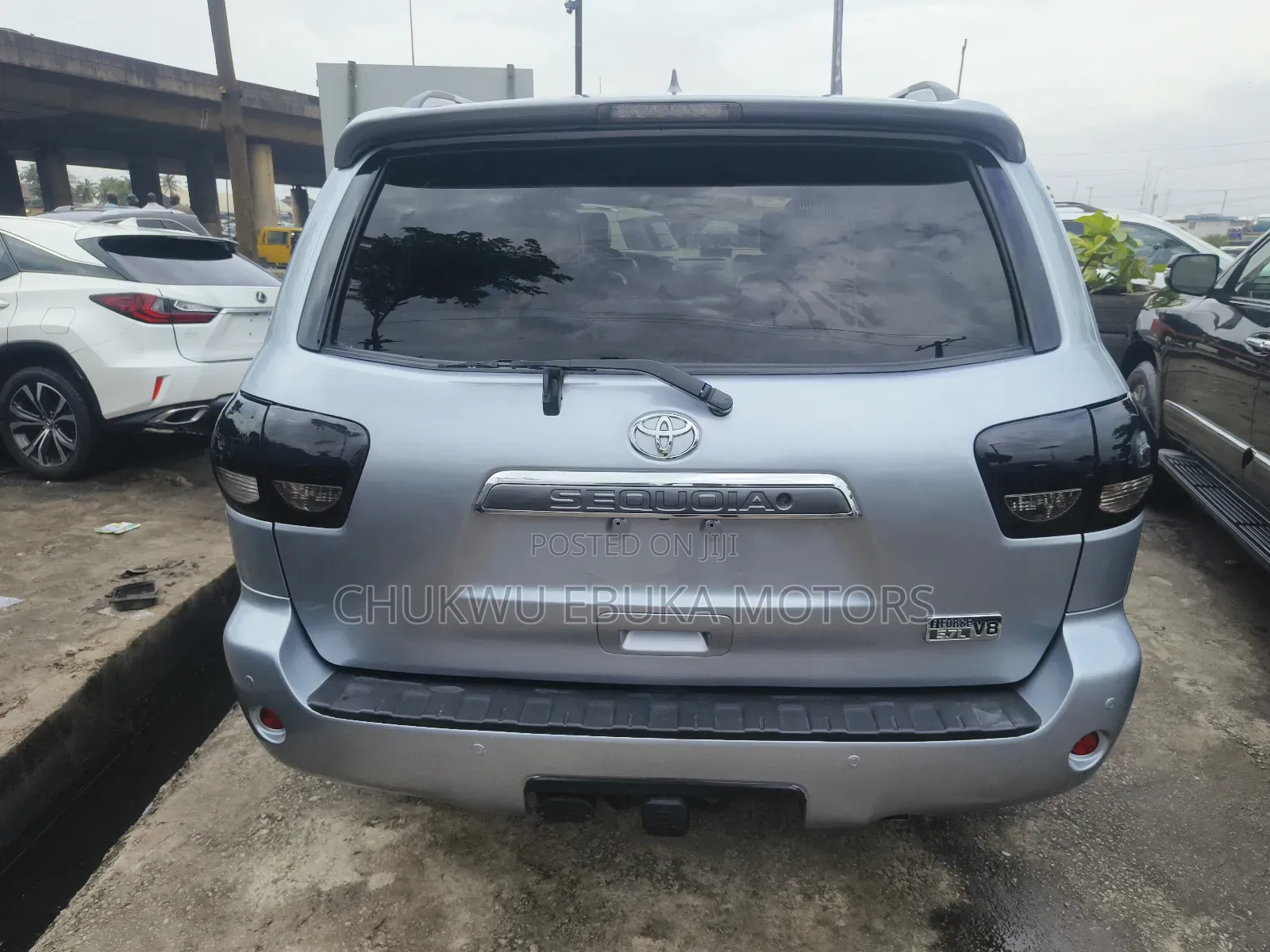 Toyota Sequoia Platinum 4dr SUV 4WD (5.7L 8cyl 6A) 2016 Silver