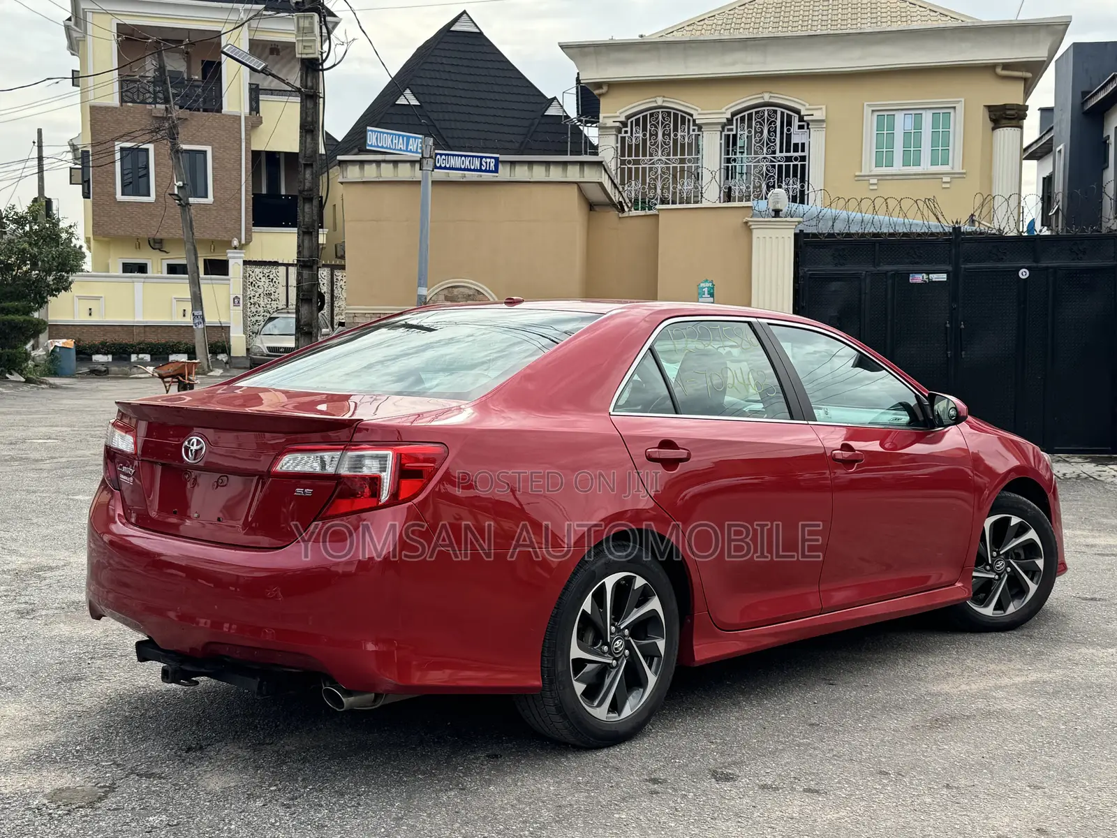 Toyota Camry SE 4dr Sedan (2.5L 4cyl 6A) 2013 Red