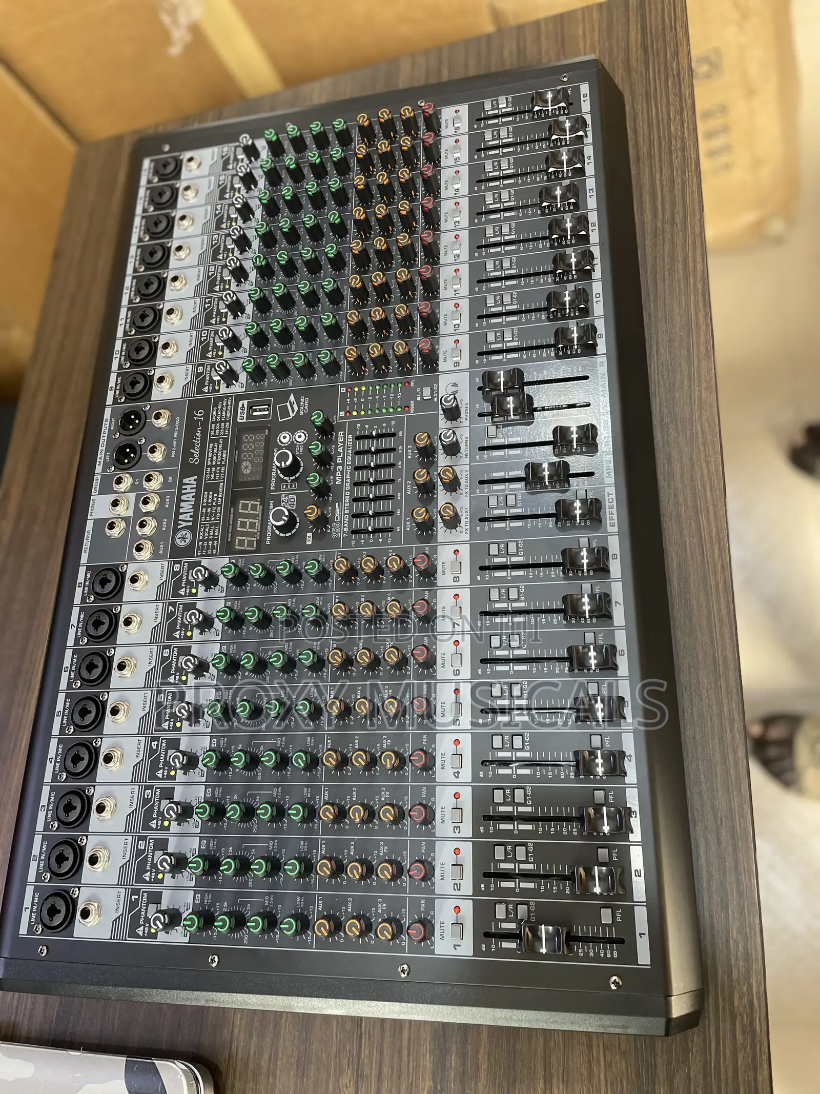 Yamaha 16 Channels Mixer