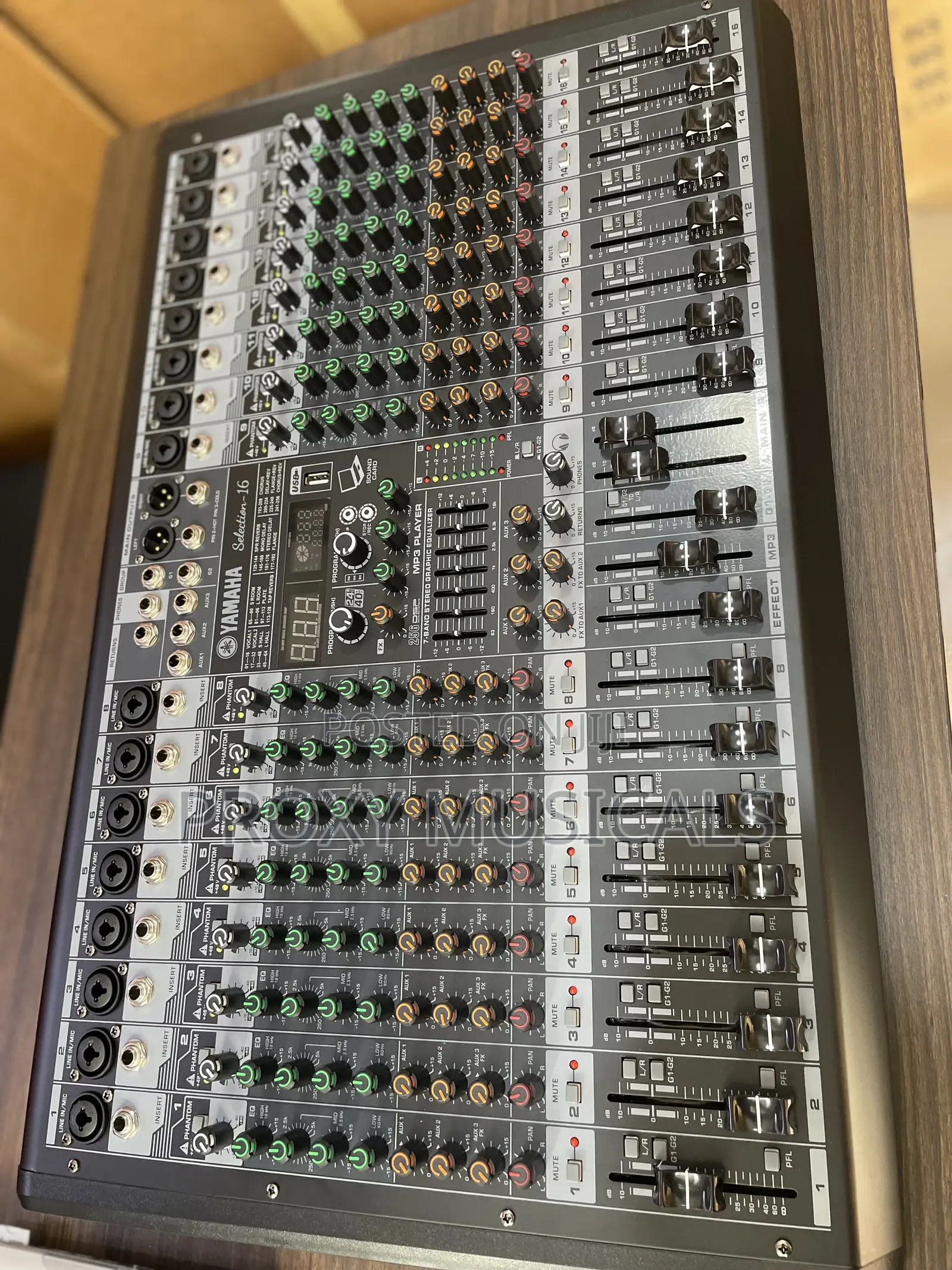 Yamaha 16 Channels Mixer