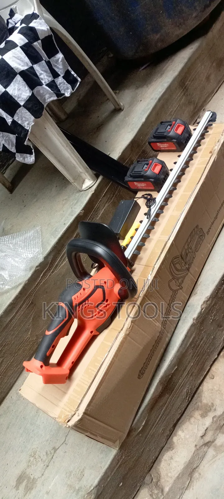 Cordless Hedge Trimmer Machine