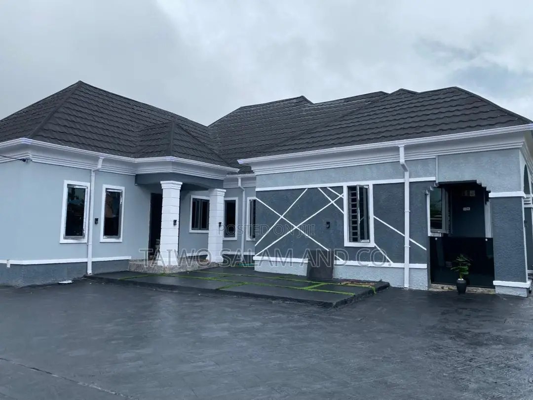 3bdrm Bungalow in Akala Express for sale