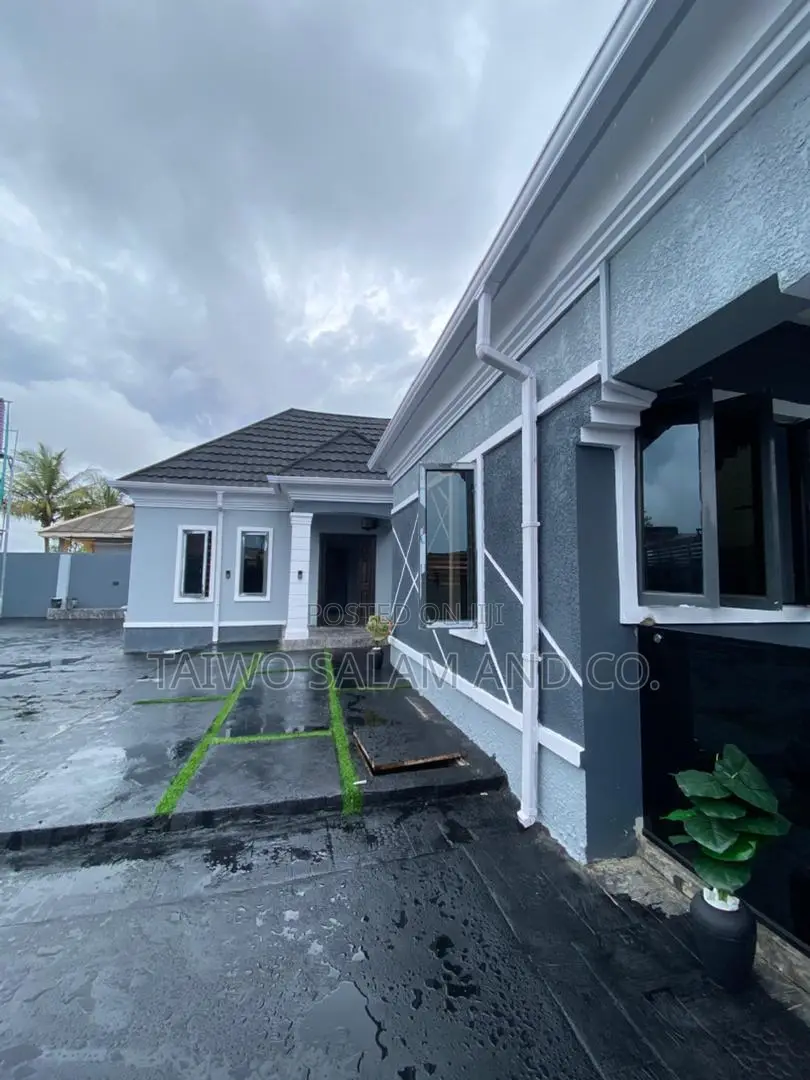 3bdrm Bungalow in Akala Express for sale