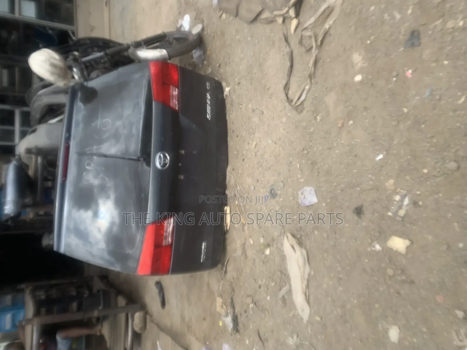 Toyota Sienna 05 Model Complete Booth