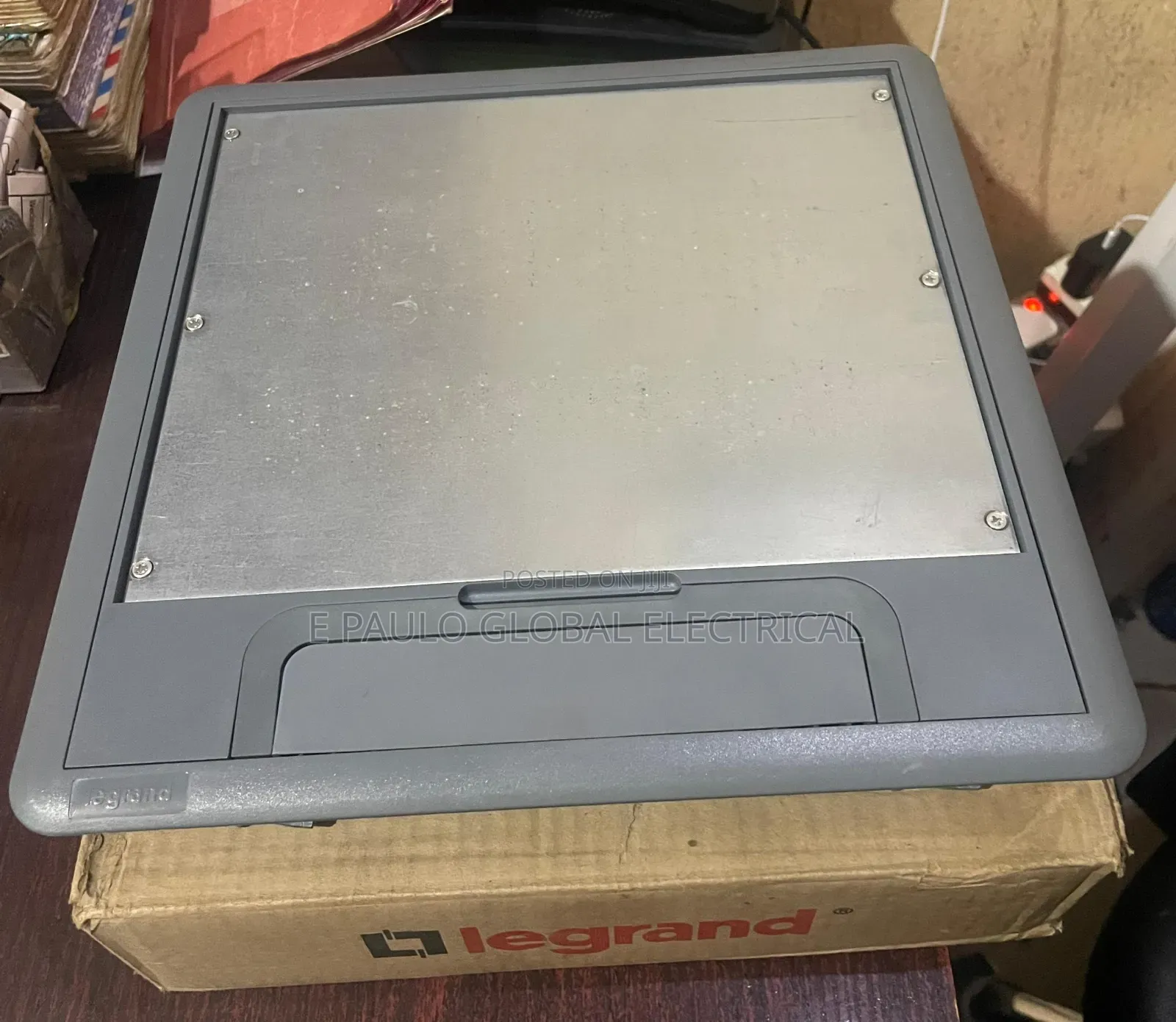 Legrand Floor Box 16 Pot and Space Inside