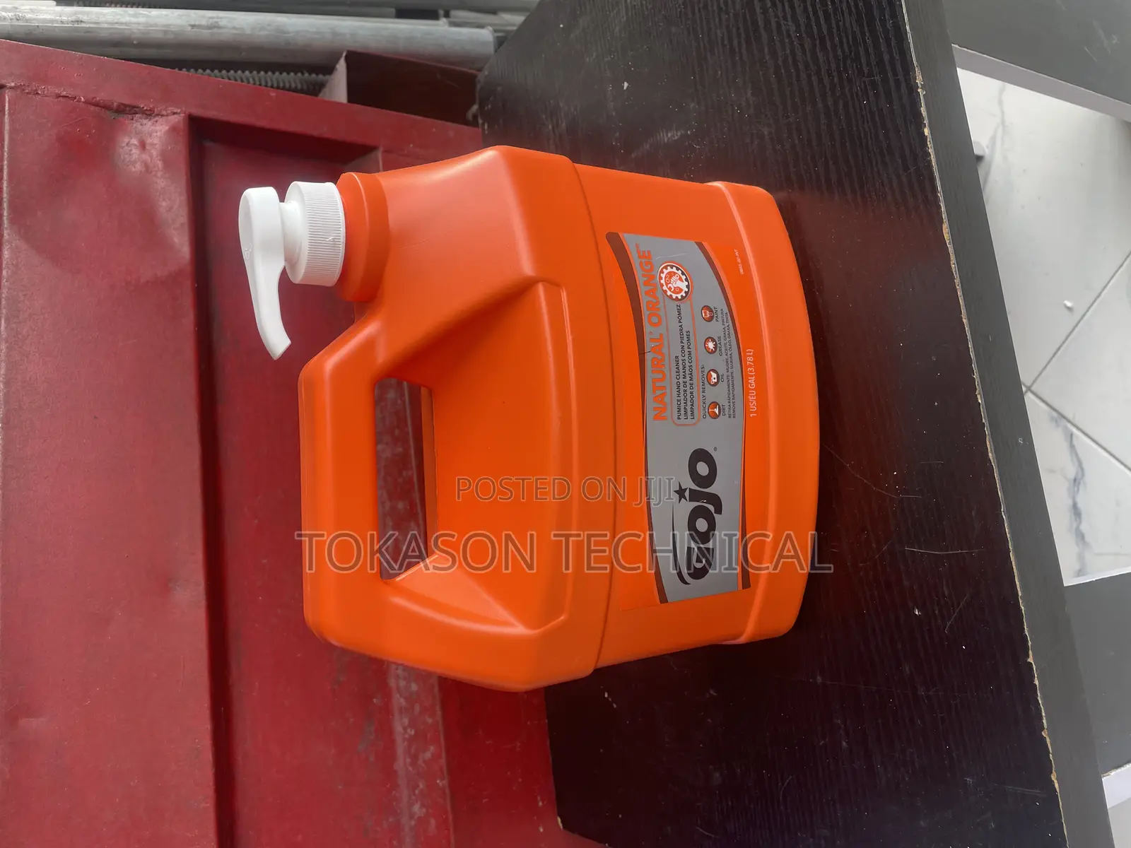 Gojo Natural Orange Pumice Hand Cleaner.