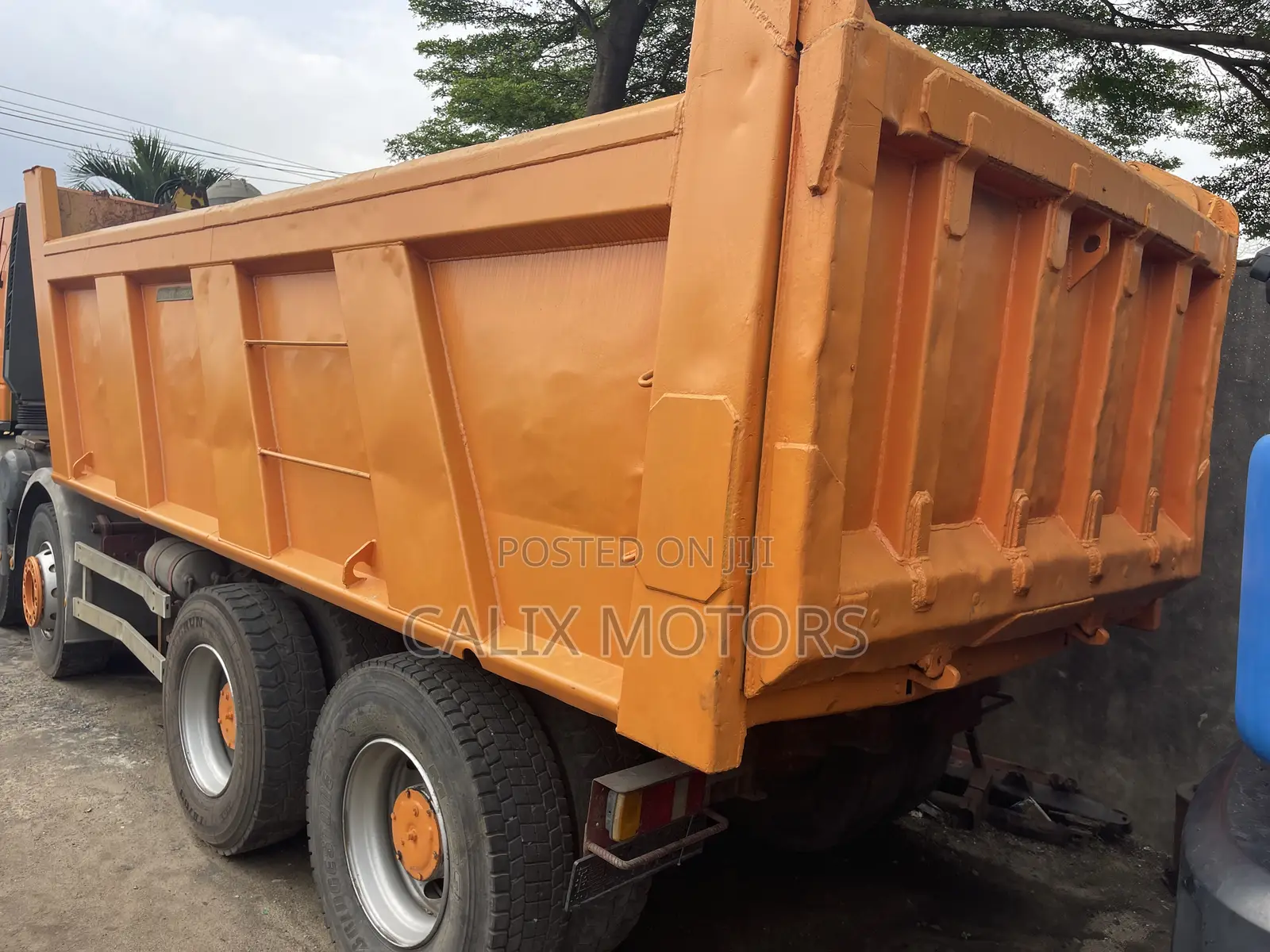 Iveco Tipper Euro Tracker 12 Tyres With Berger Bucket