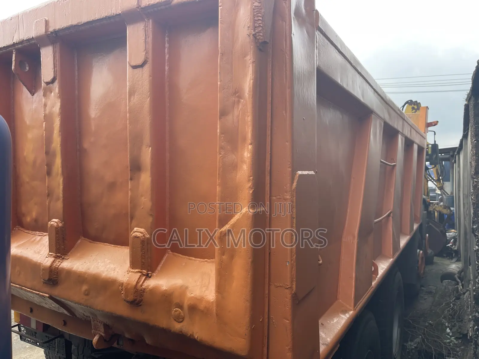 Iveco Tipper Euro Tracker 12 Tyres With Berger Bucket