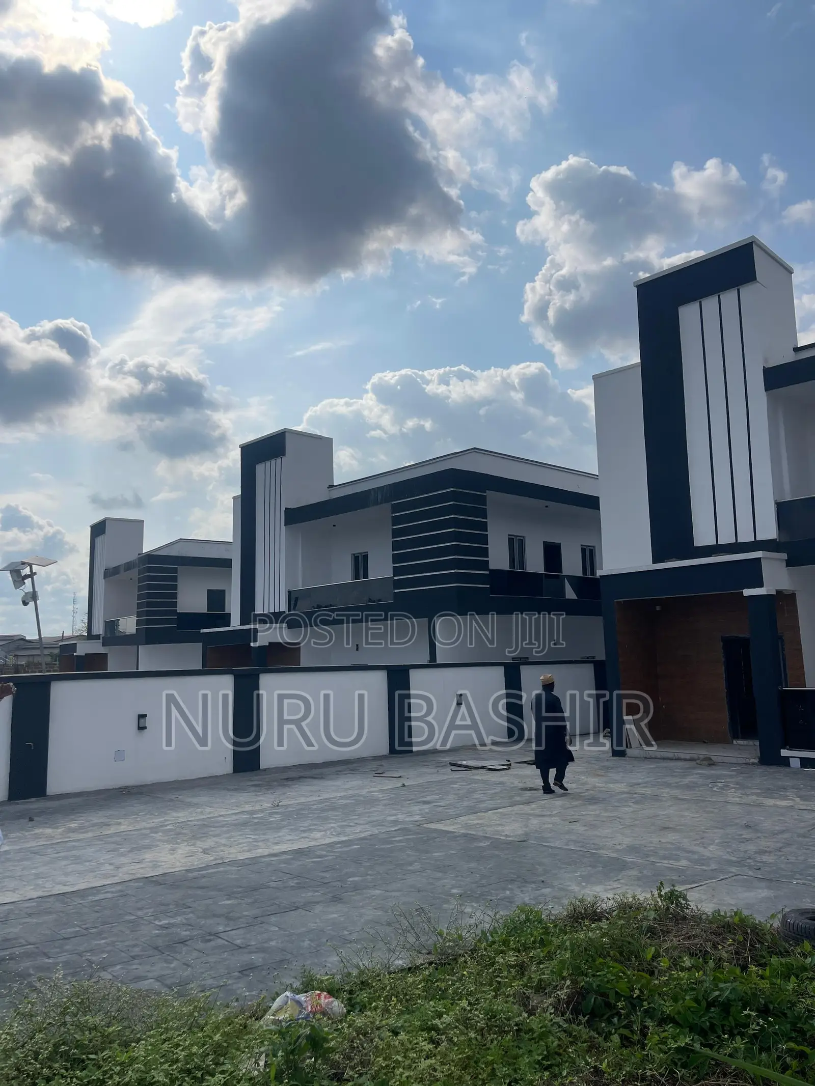 4bdrm Duplex in Gra Oluyole for sale