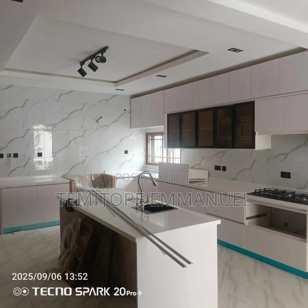 Furnished 6bdrm Mansion in Estate Inside Ikeja for sale