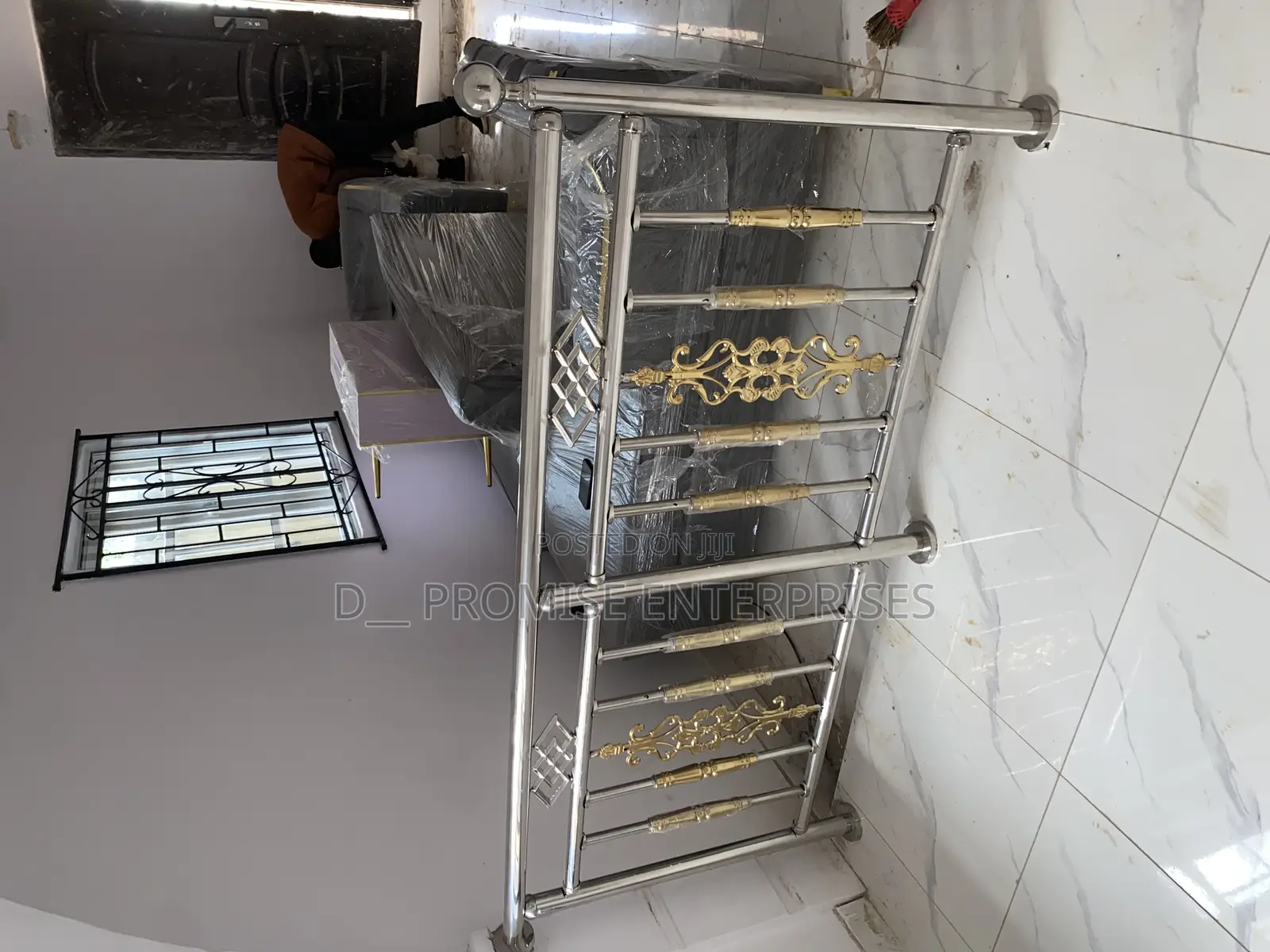 Balcony Stainless Handrails With Golden Design