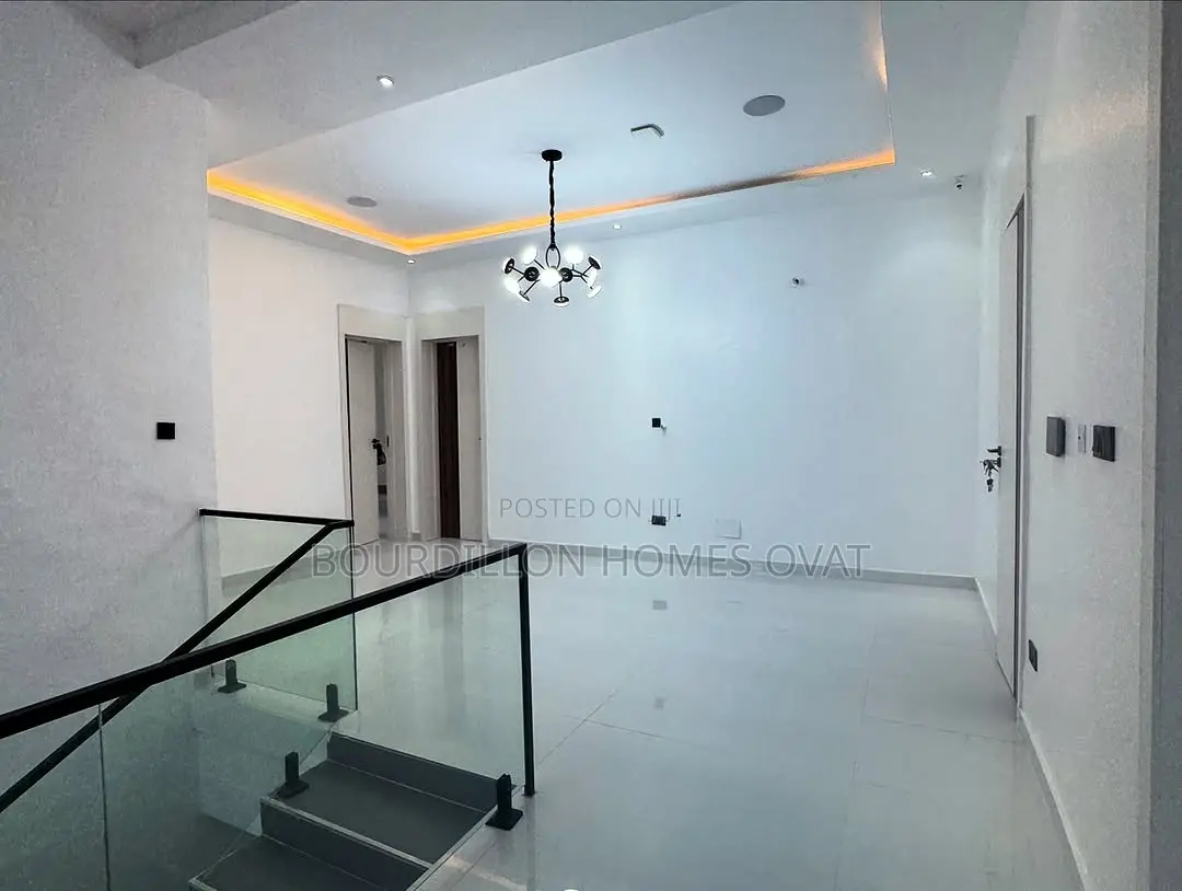 5bdrm Duplex in Sangotedo for sale
