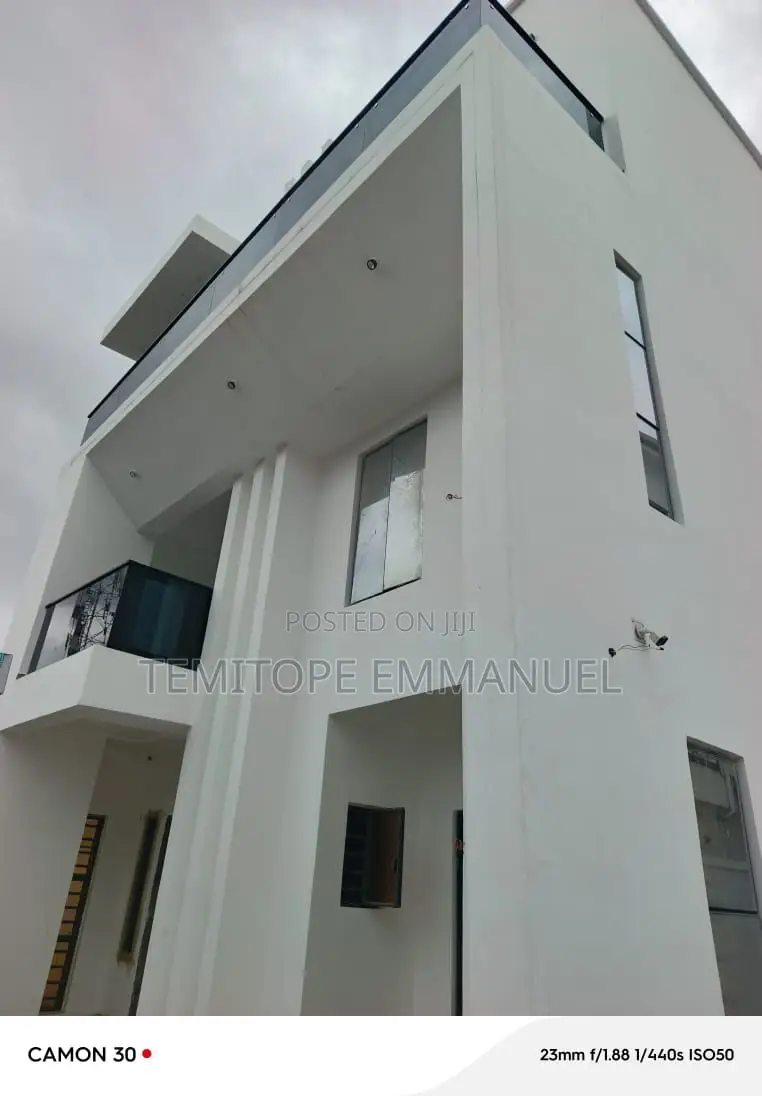 Furnished 7bdrm Duplex in Ikeja Gra for sale