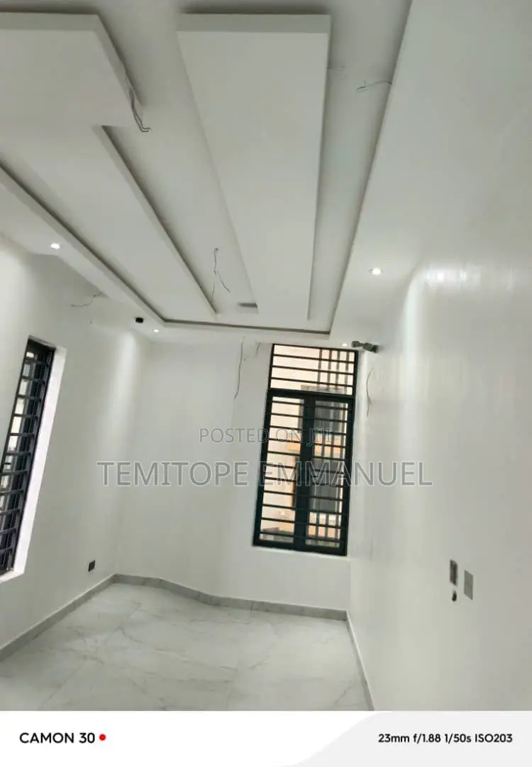 Furnished 7bdrm Duplex in Ikeja Gra for sale
